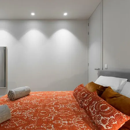 Appartement Charming Luxurious Flat With Garage By Host Wise