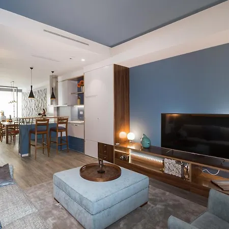 Charming Luxurious Flat With Garage By Host Wise *