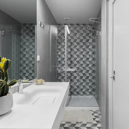 Charming Luxurious Flat With Garage By Host Wise Apartment Porto