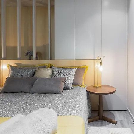 Charming Luxurious Flat With Garage By Host Wise Porto