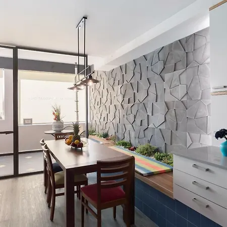 Charming Luxurious Flat With Garage By Host Wise Apartment *