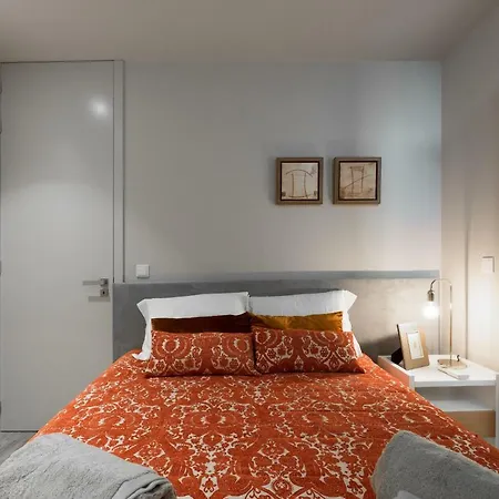 Charming Luxurious Flat With Garage By Host Wise *